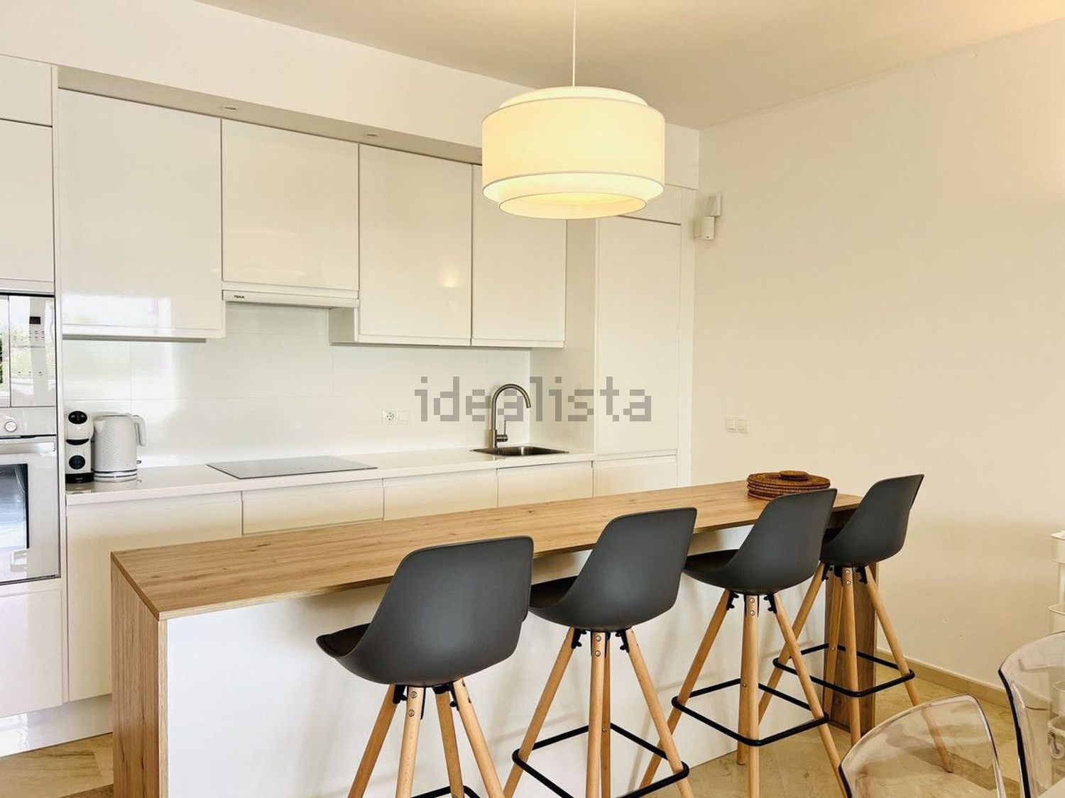 Beachfront flat in Marbella — Kitchen