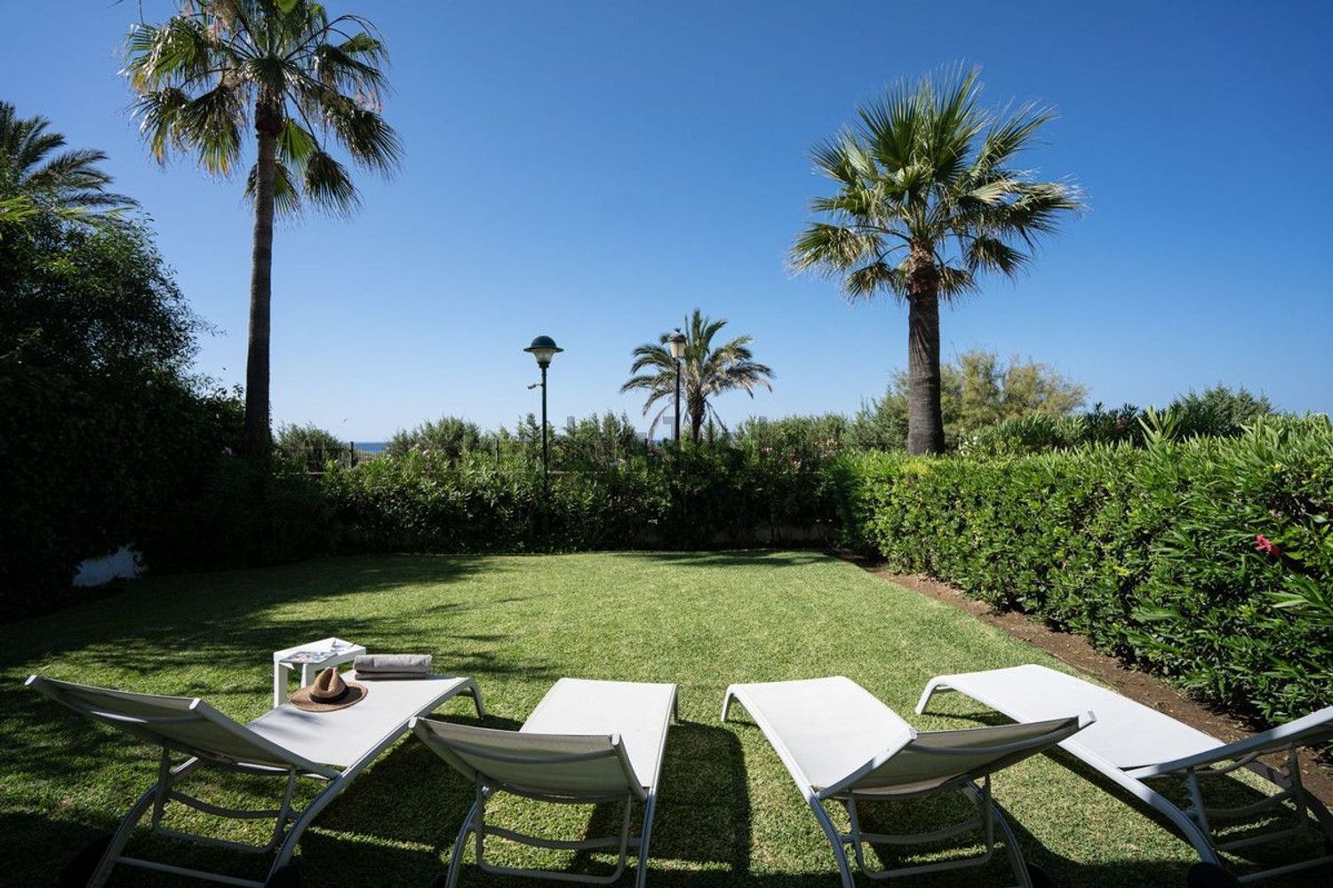 Beachfront flat in Marbella — Sea view
