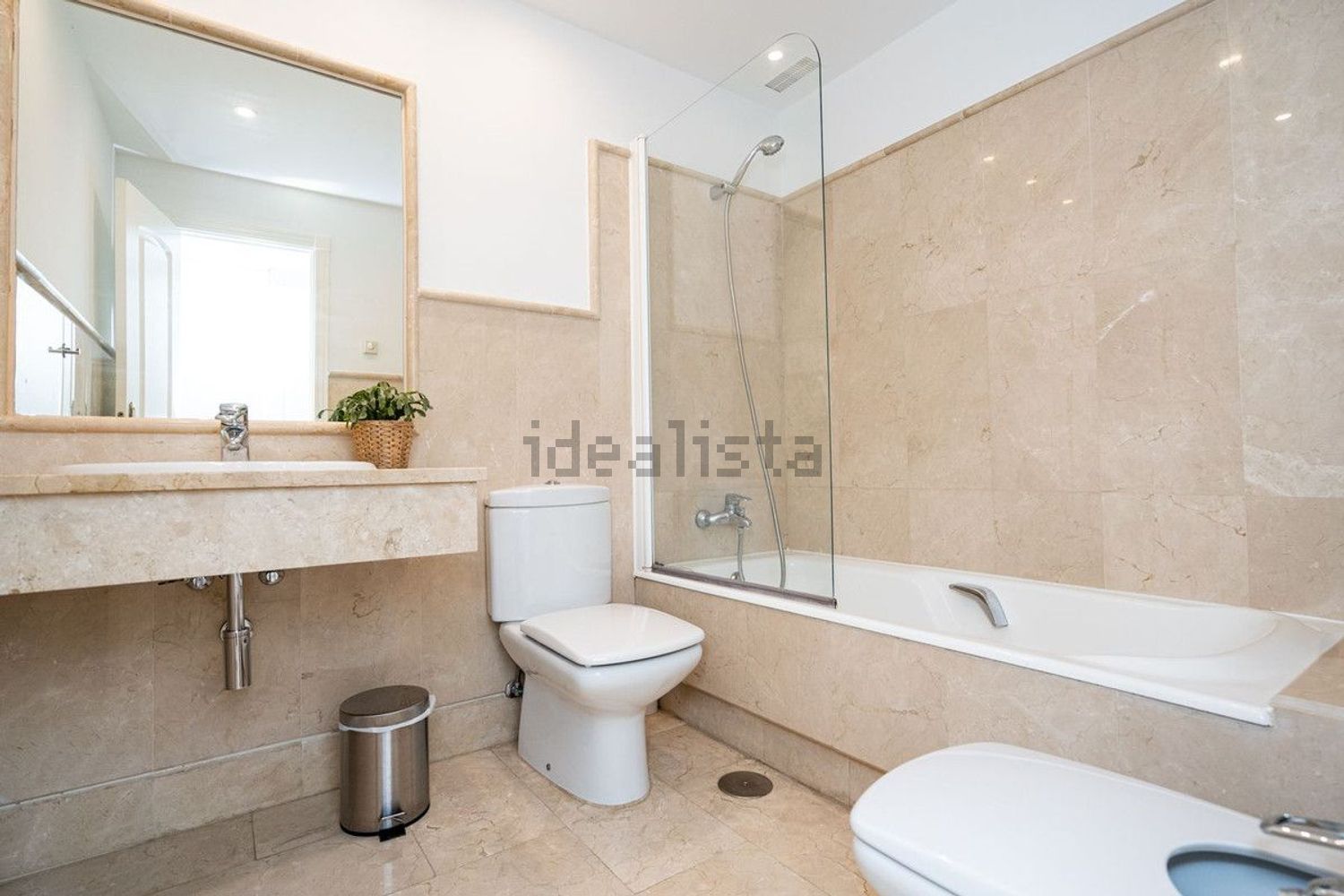 Beachfront flat in Marbella — Bathroom