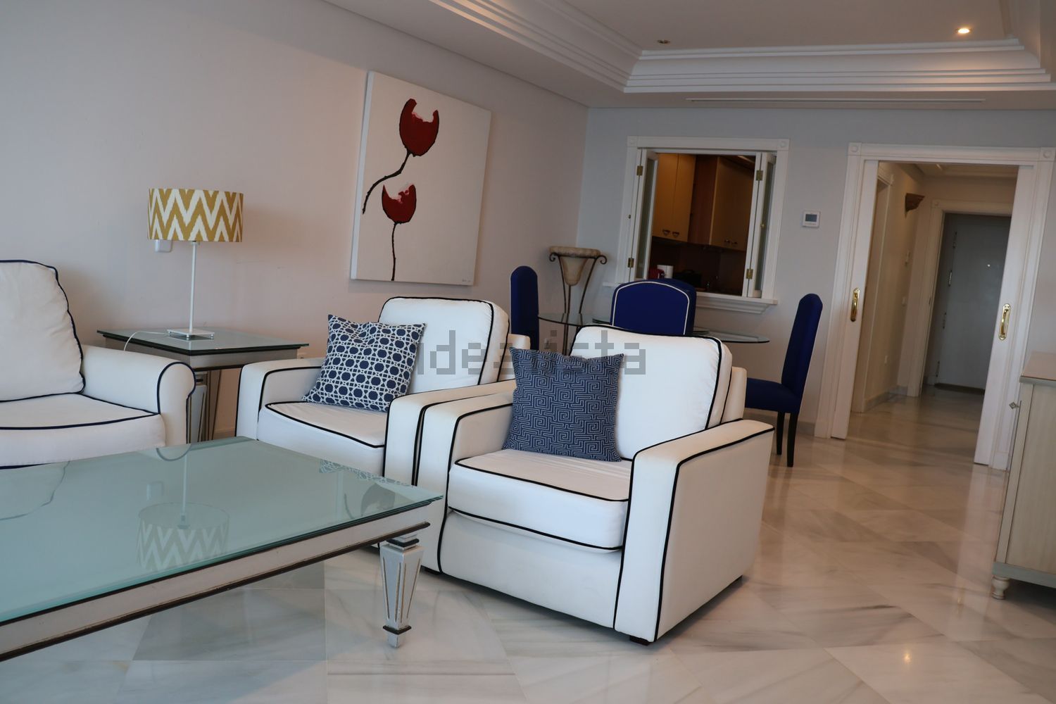 Beachfront flat in Marbella — Living room