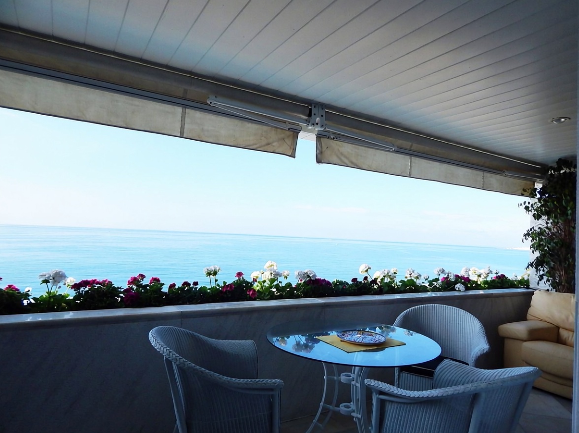 Beachfront flat in Marbella