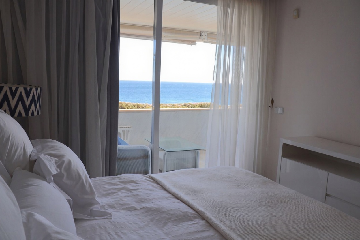 Apartamento em primeira linha de praia em Marbella — Quarto