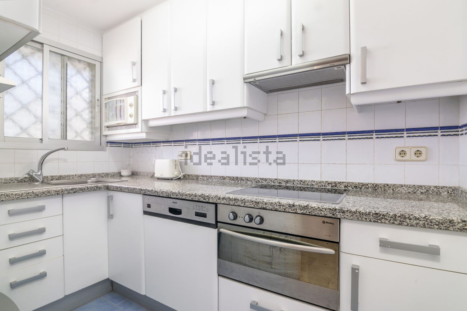 Seafront attic in Marbella — Kitchen