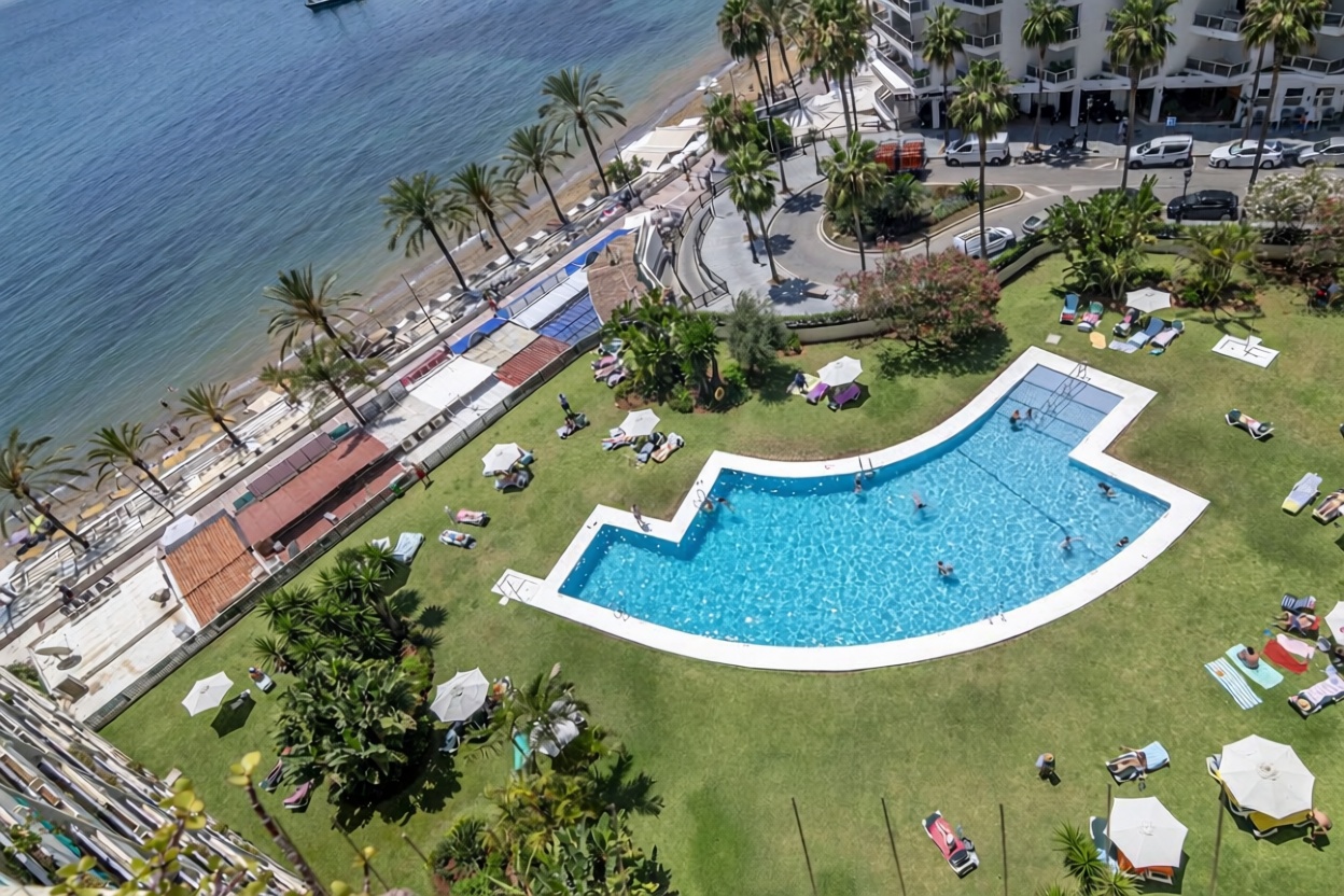 Ático en primera línea de mar en Marbella — Vista mar