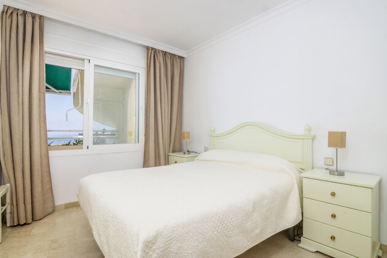 Ático en primera línea de mar en Marbella — Dormitorio