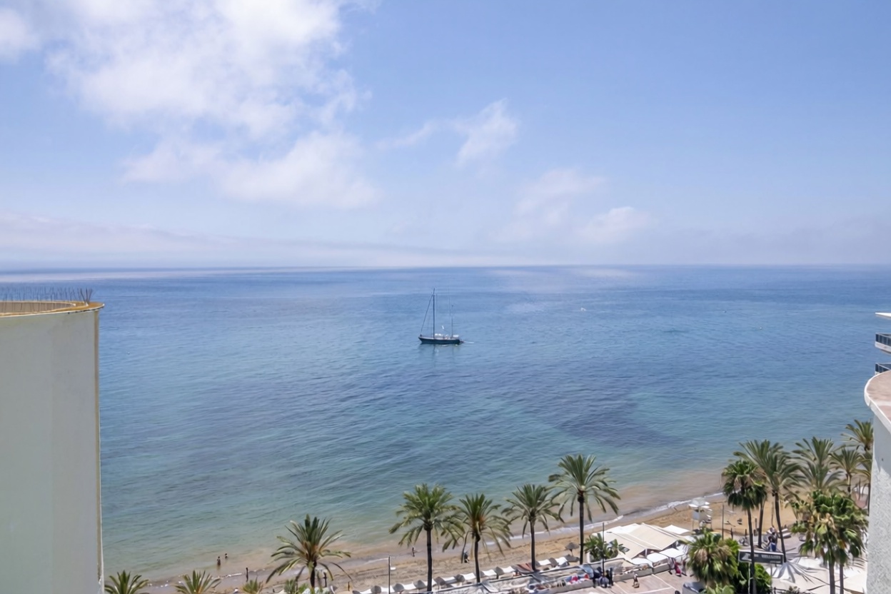 Ático en primera línea de mar en Marbella — Dormitorio