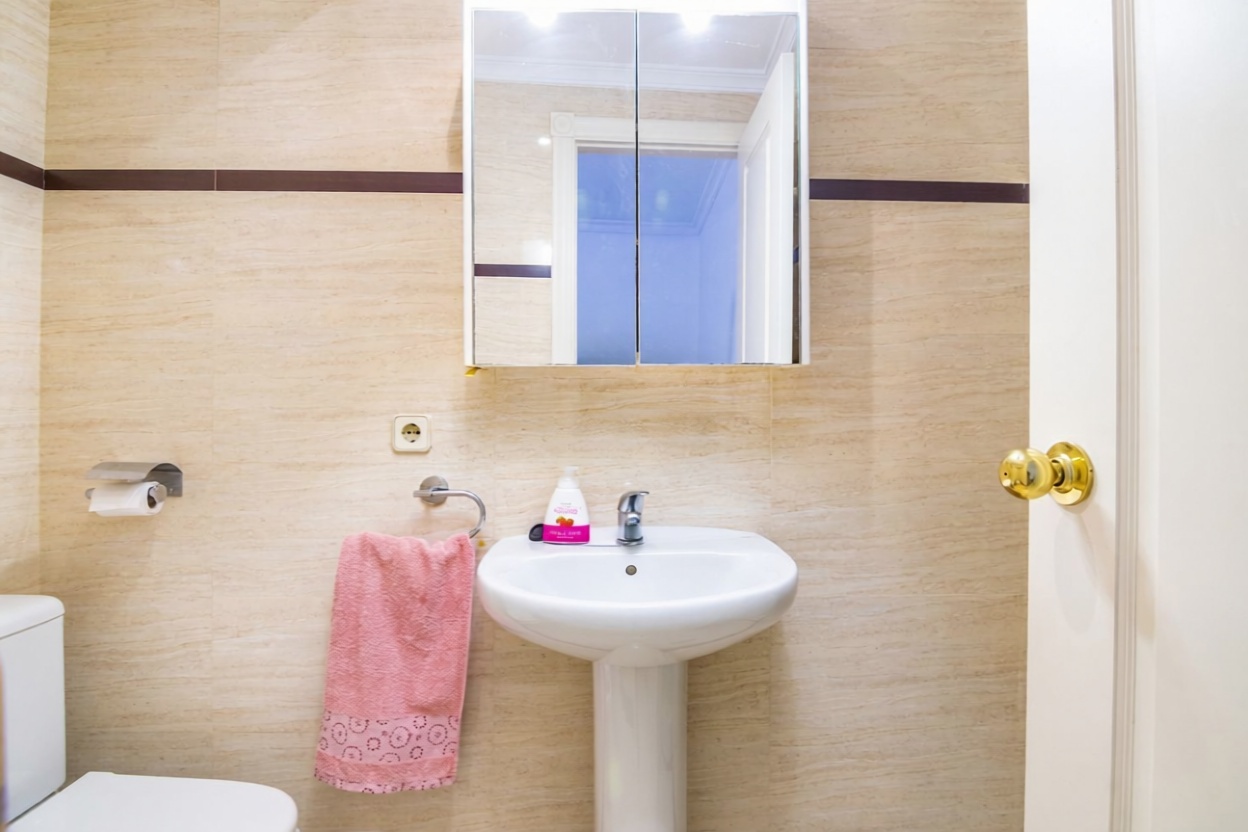 Ático en primera línea de mar en Marbella — Baño