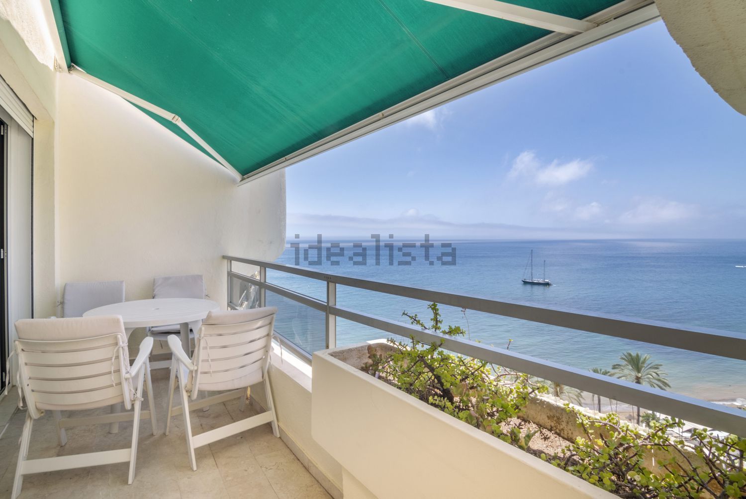 Appartement en attique en première ligne de mer à Marbella