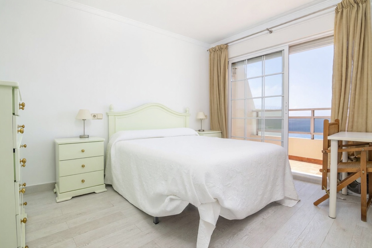 Ático en primera línea de mar en Marbella — Dormitorio