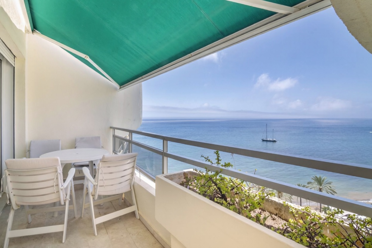 Ático em primeira linha de mar em Marbella