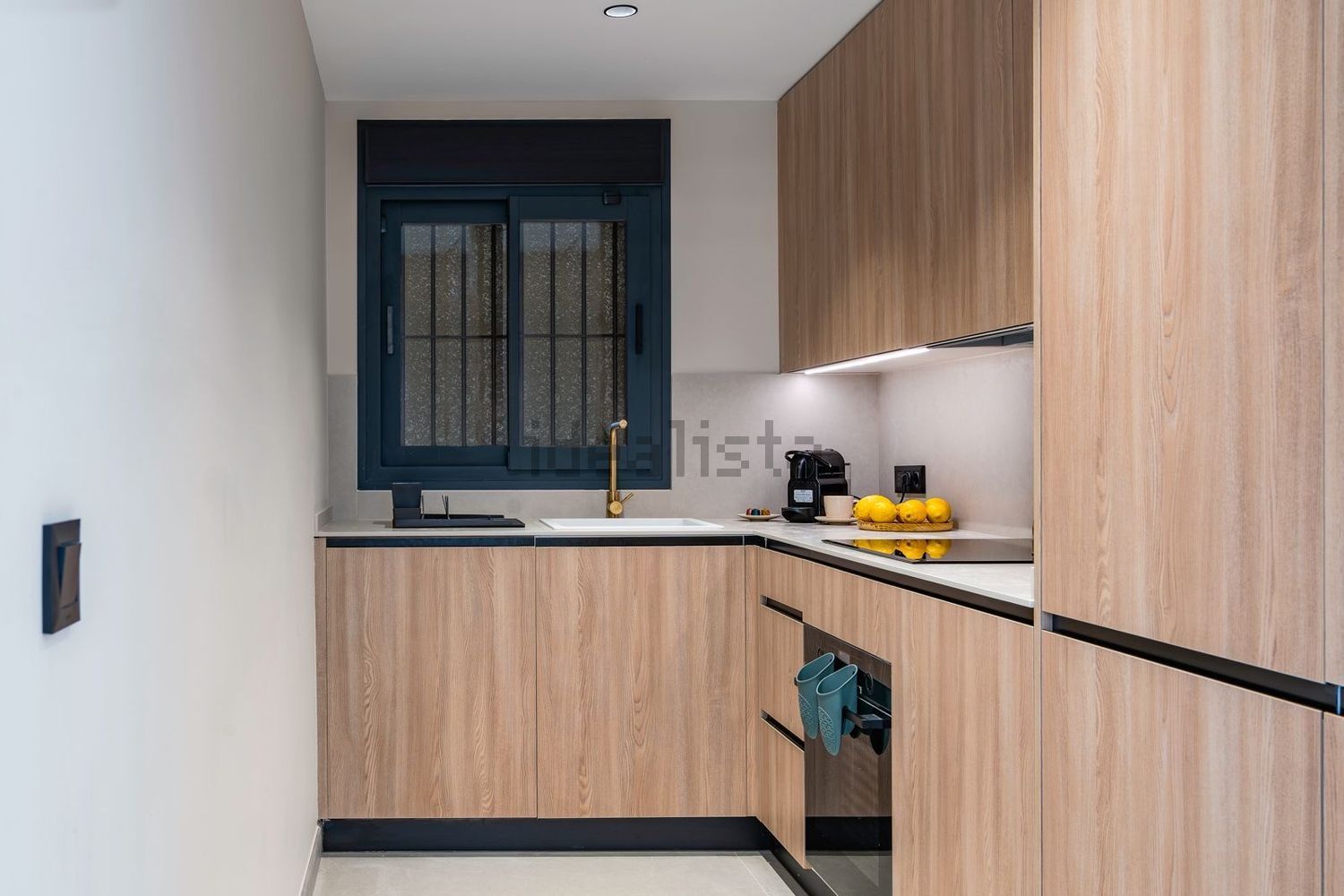 Beachfront flat in Marbella — Kitchen