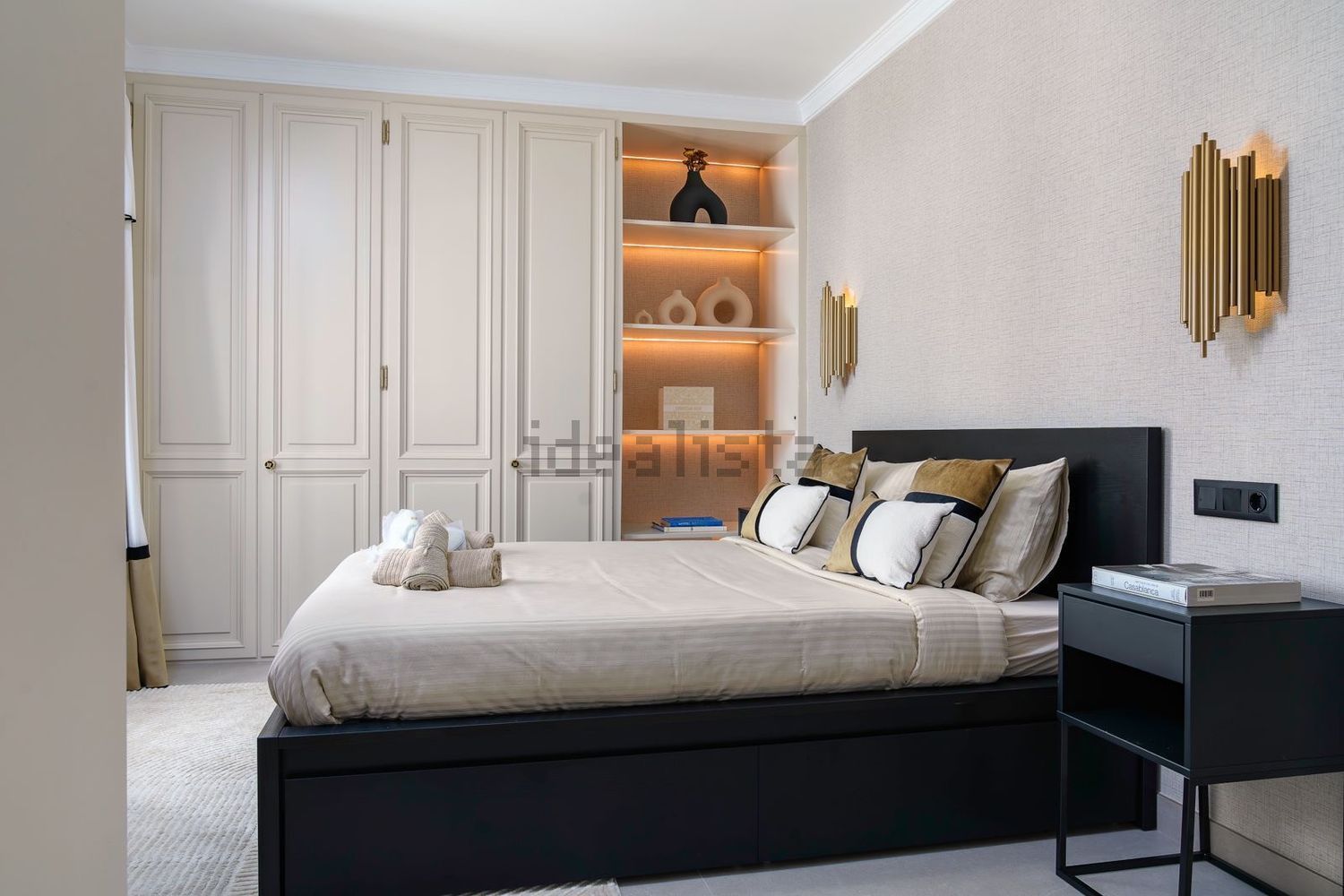 Beachfront flat in Marbella — Bedroom