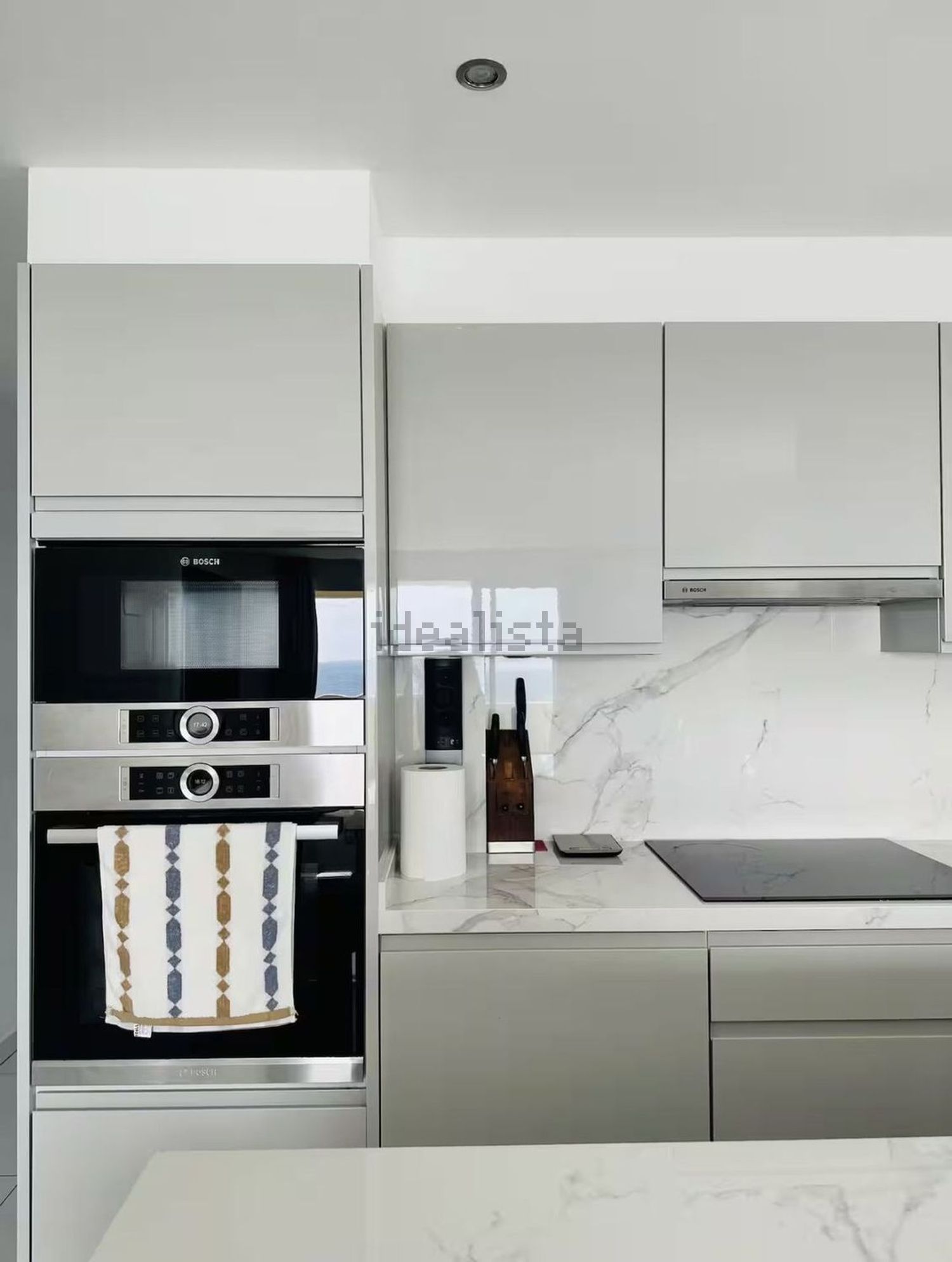 Beachfront flat in Marbella — Kitchen
