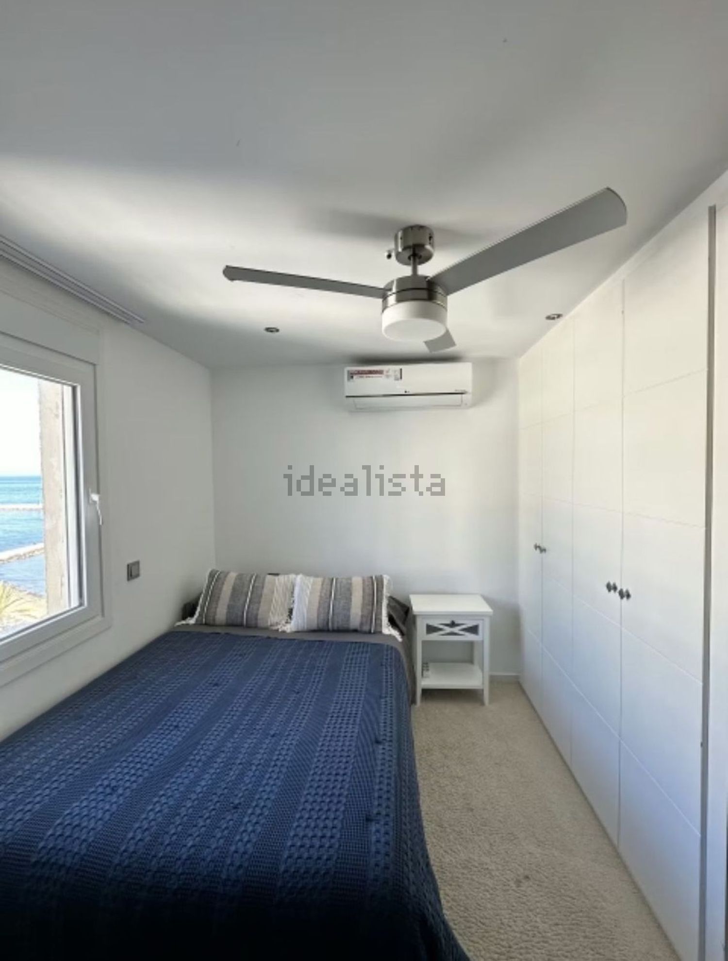 Beachfront flat in Marbella — Bedroom