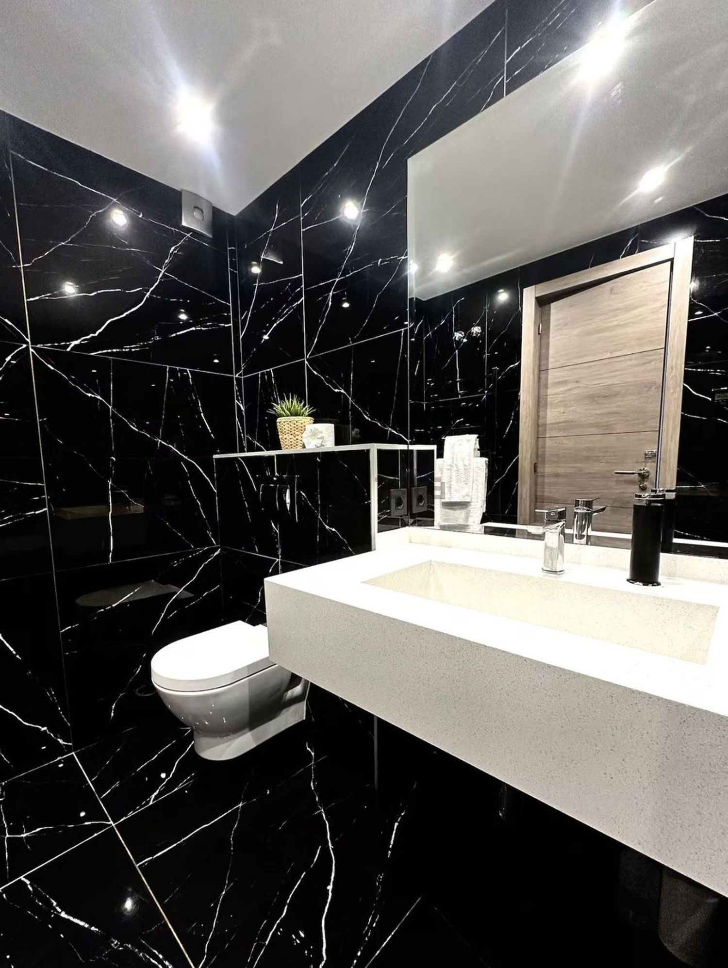 Beachfront flat in Marbella — Bathroom