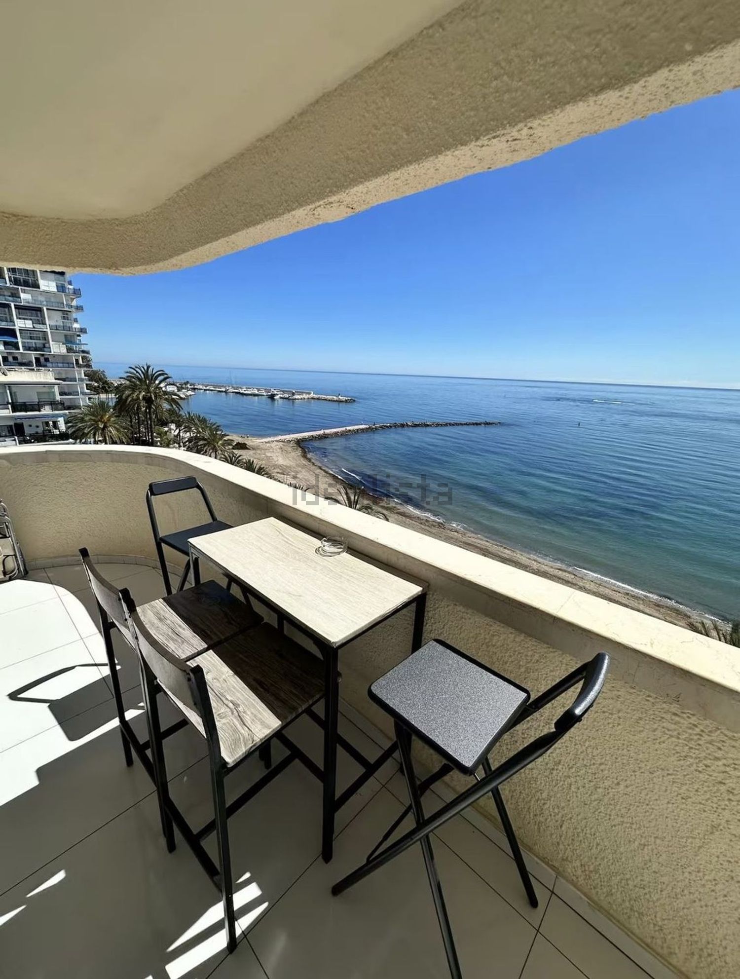 Beachfront flat in Marbella — Sea terrace