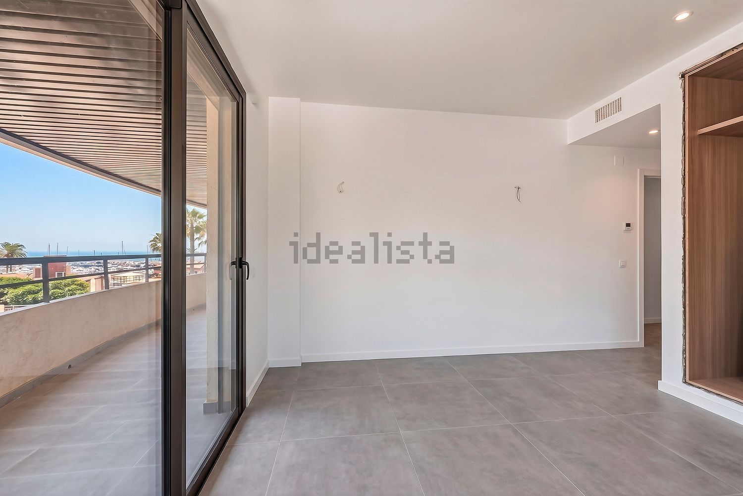 Beachfront flat in Marbella — Living room