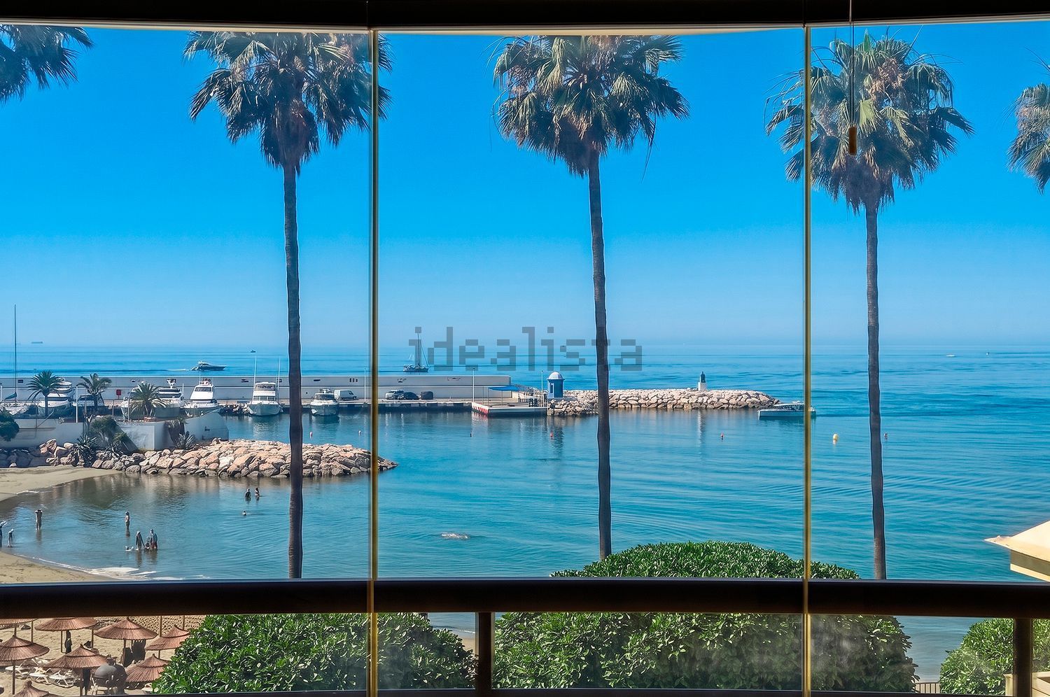 Beachfront flat in Marbella
