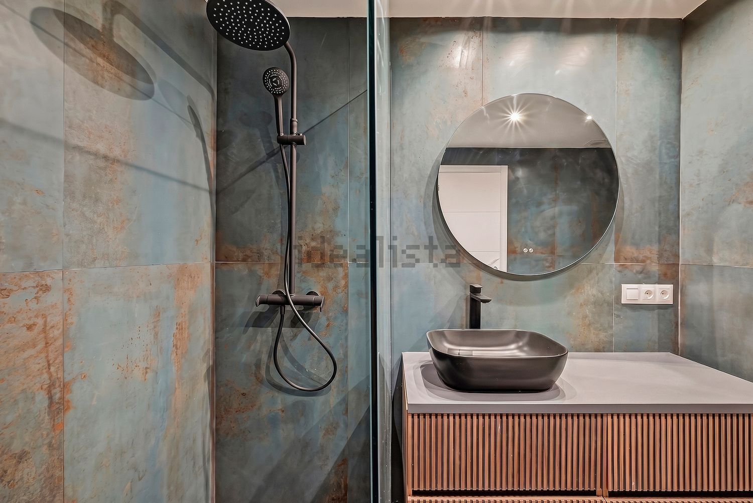 Beachfront flat in Marbella — Bathroom