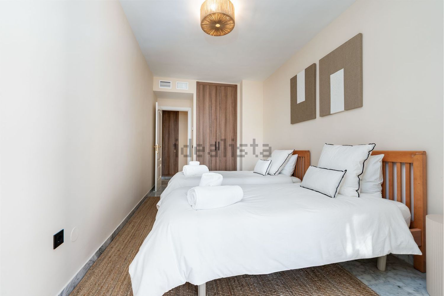 Beachfront flat in Marbella — Bedroom