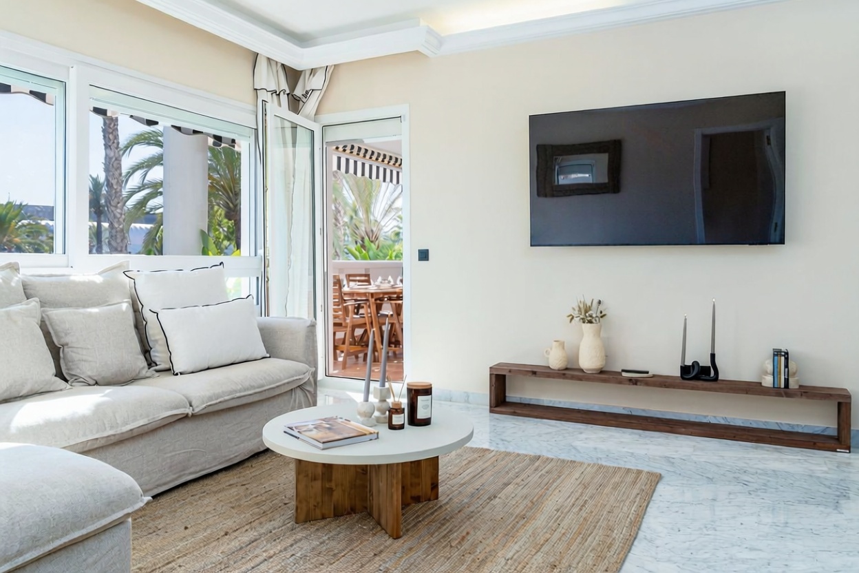Квартира на продажу на первой линии пляжа в Marbella — Гостиная