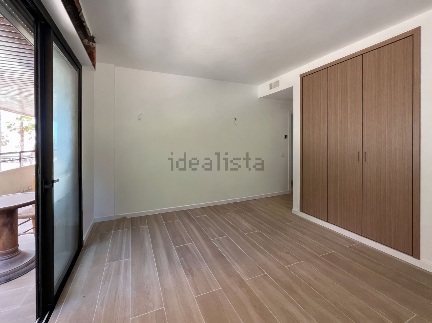 Beachfront flat in Marbella — Bedroom