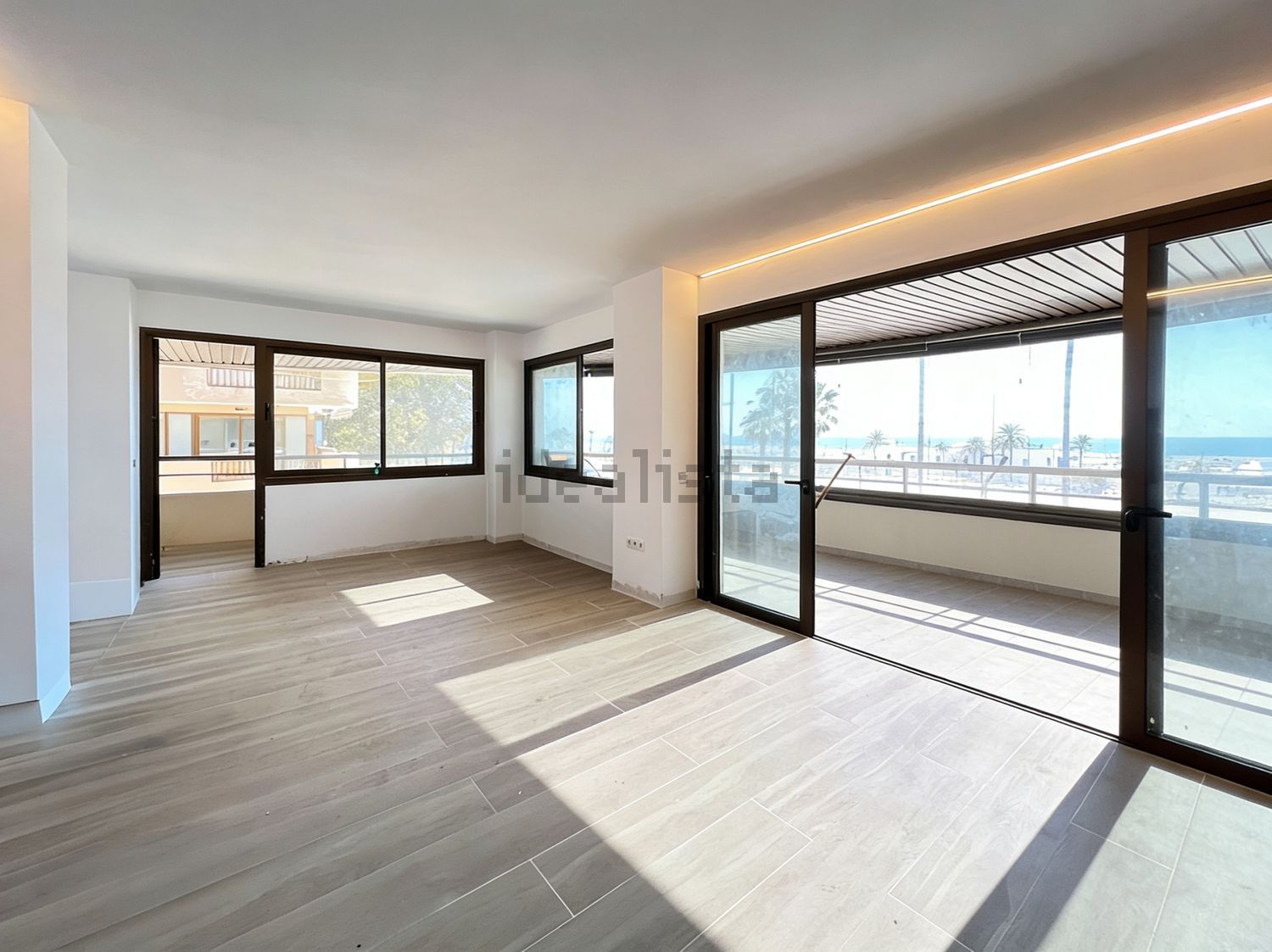 Wohnung in erste Strandlinie in Marbella — Wohnzimmer