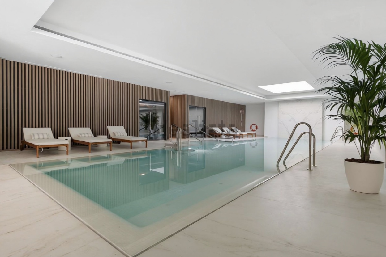 Apartamento à venda pé na areia em Marbella — Piscina
