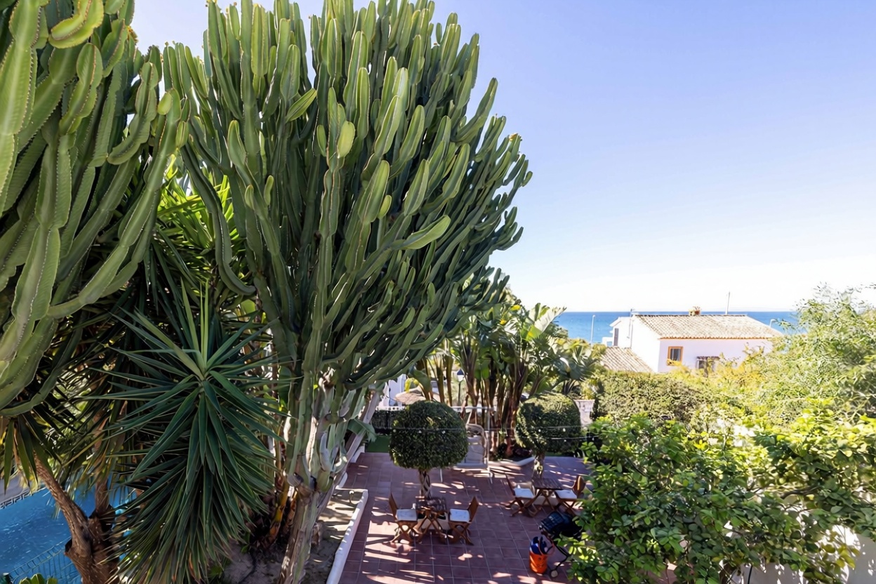 Chalet en venta con acceso directo a la playa en Marbella — Vista mar