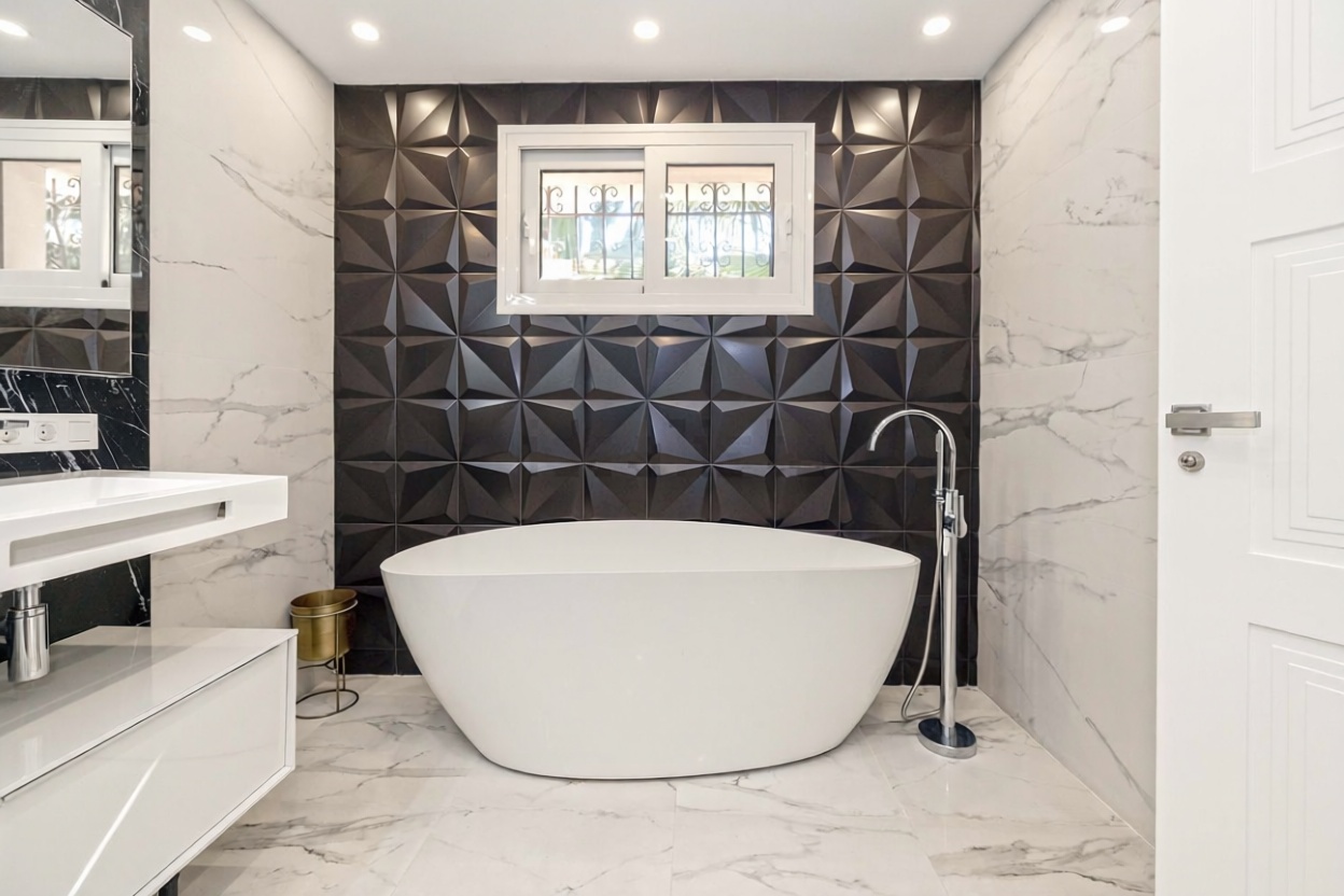 Chalet en venta con acceso directo a la playa en Marbella — Baño