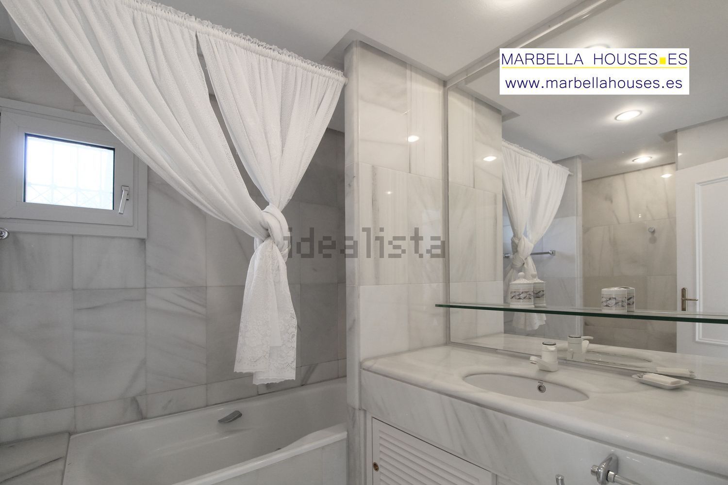 Beachfront flat in Marbella — Bathroom