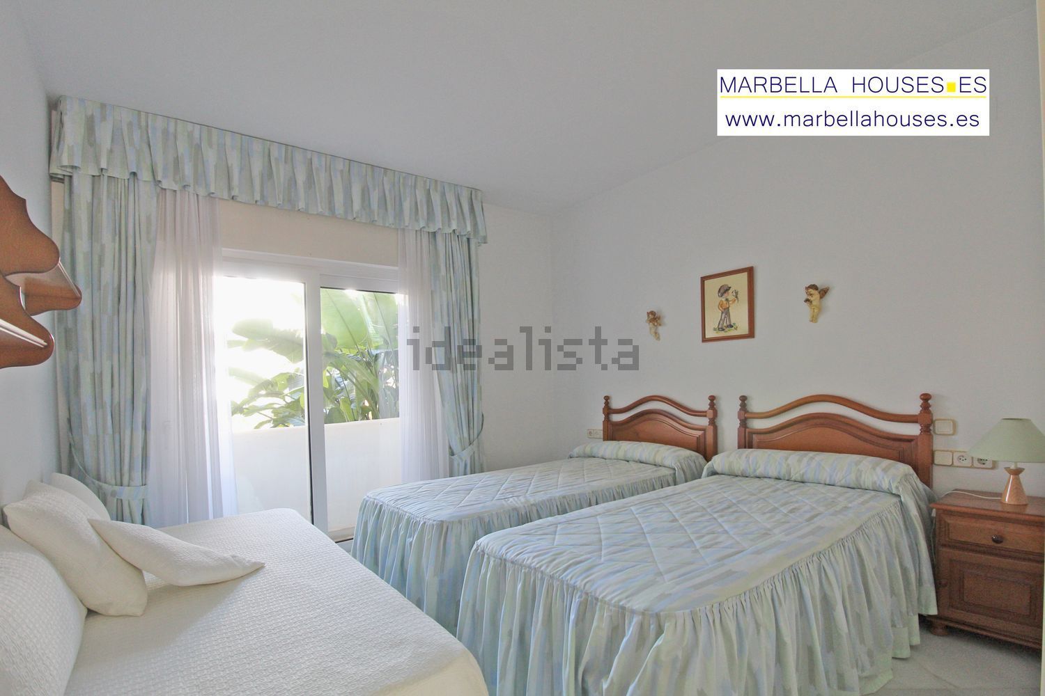 Beachfront flat in Marbella — Bedroom