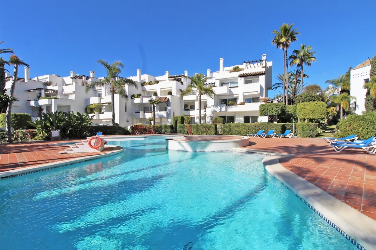 Apartamento em primeira linha de praia em Marbella — Piscina