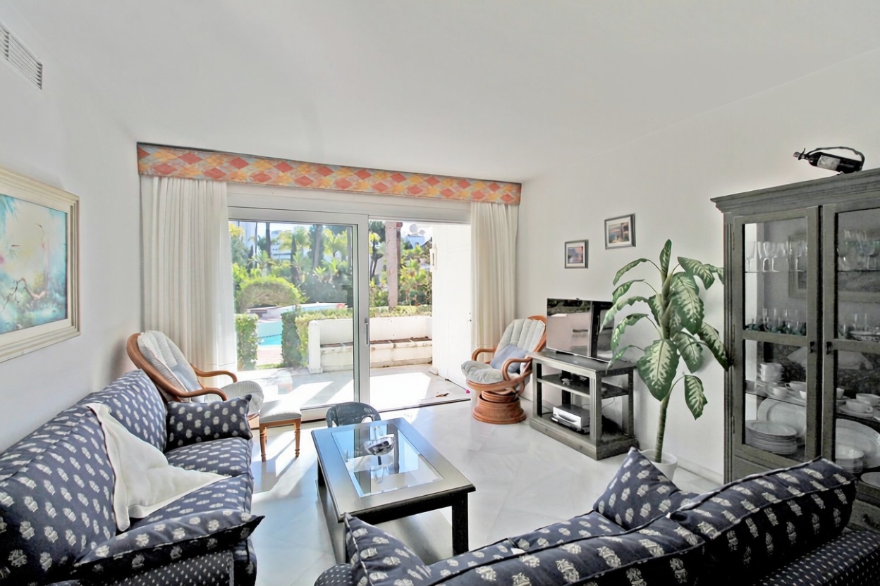 Apartamento em primeira linha de praia em Marbella — Sala