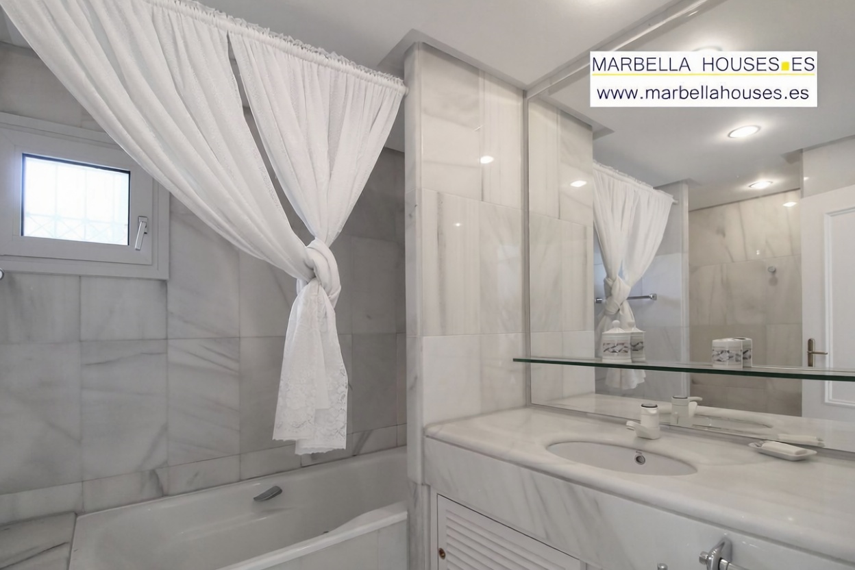 Apartamento em primeira linha de praia em Marbella — Casa banho