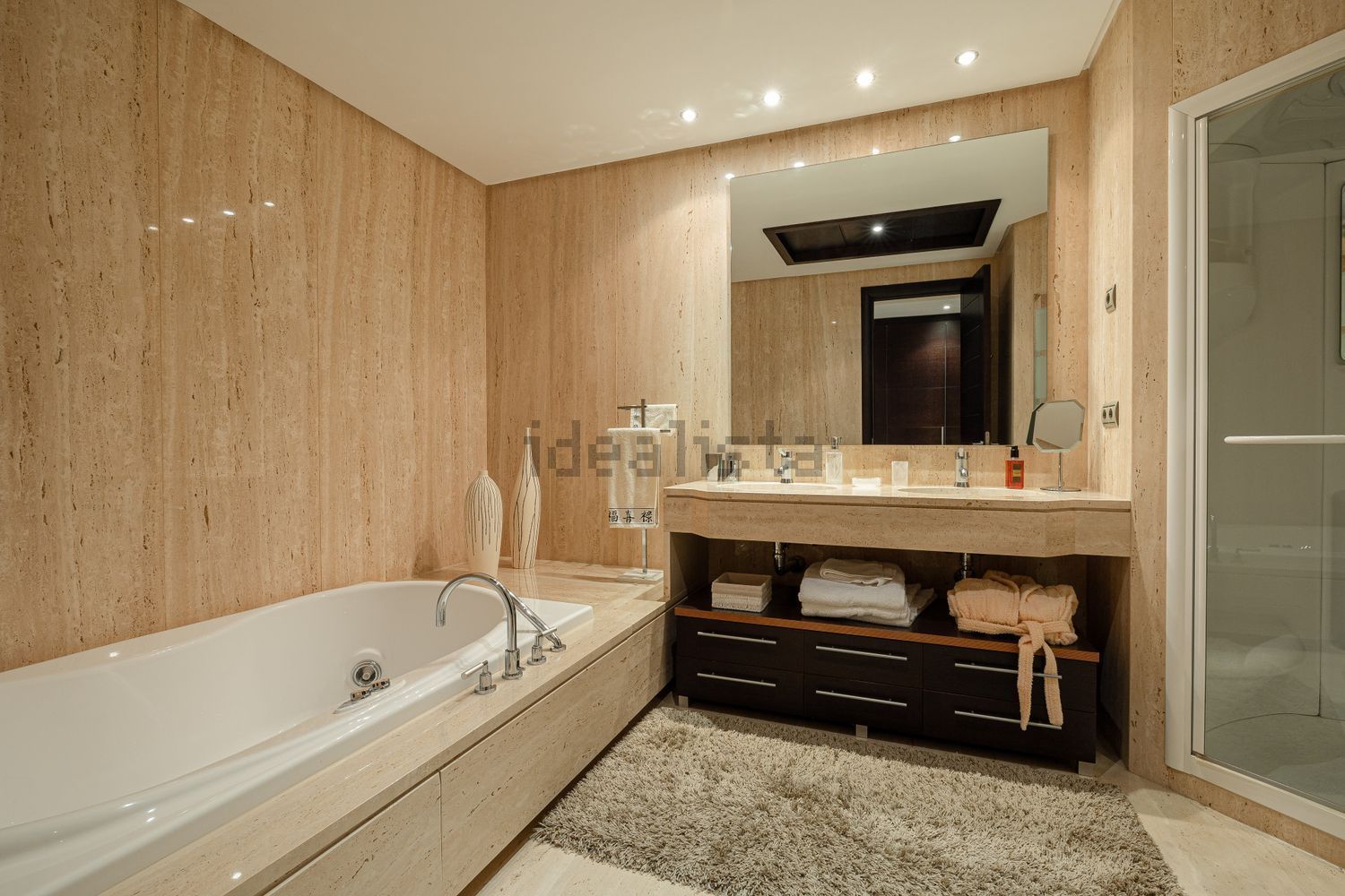 Beachfront flat in Marbella — Bathroom