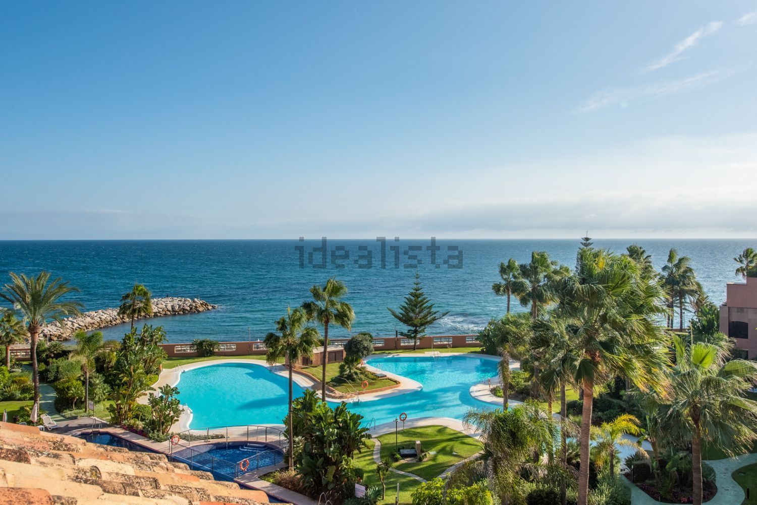 Beachfront flat in Marbella — Sea view