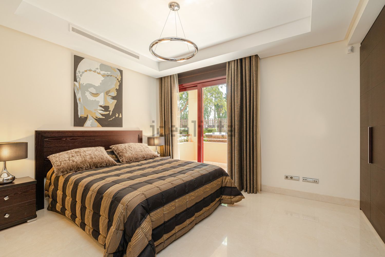 Beachfront flat in Marbella — Bedroom