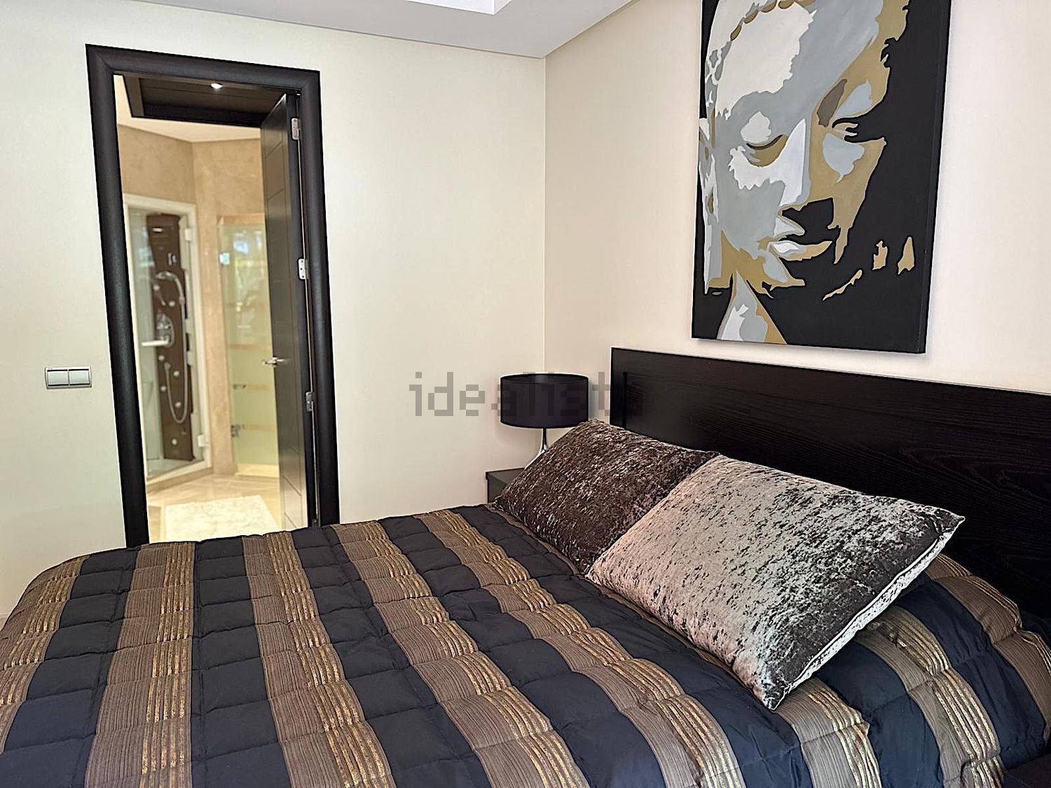 Beachfront flat in Marbella — Bedroom