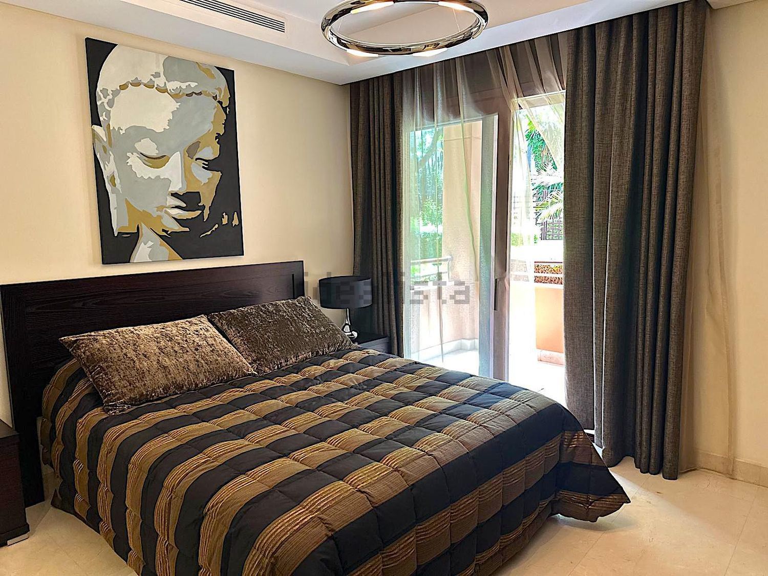 Beachfront flat in Marbella — Bedroom