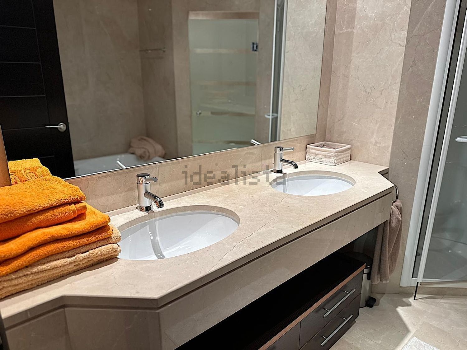 Beachfront flat in Marbella — Bathroom