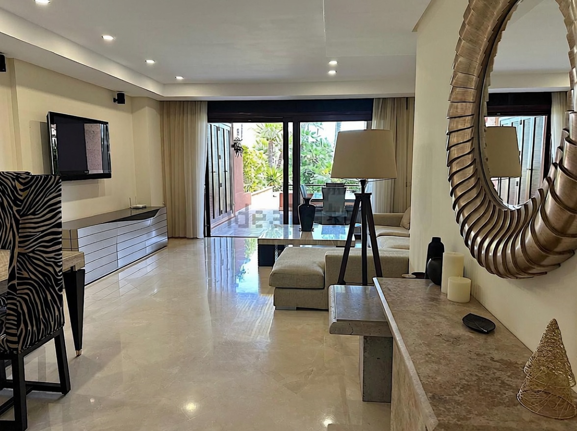 Apartamento em primeira linha de praia em Marbella — Sala