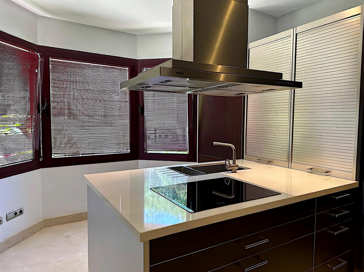 Apartamento em primeira linha de praia em Marbella — Cozinha
