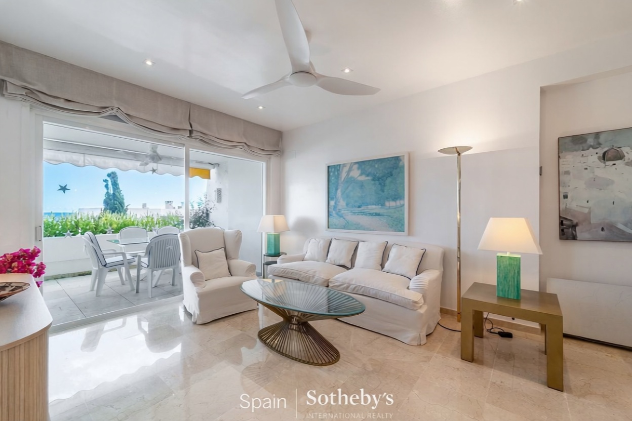 Apartamento em primeira linha de praia em Marbella — Sala