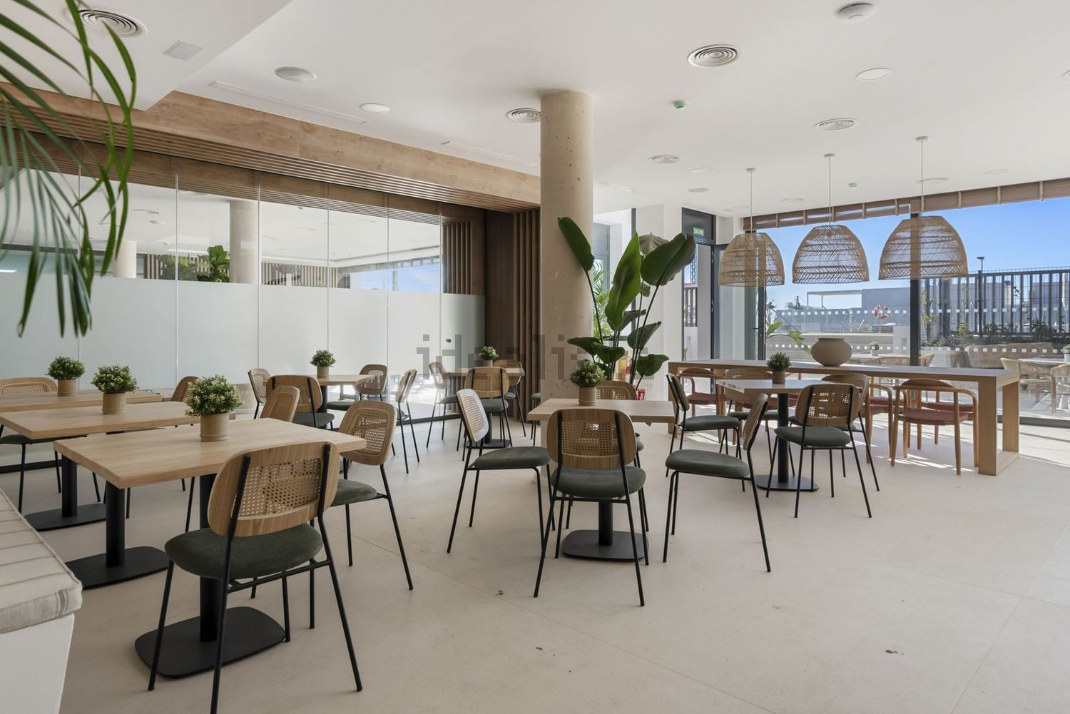 Beachfront flat in Marbella — Dining room