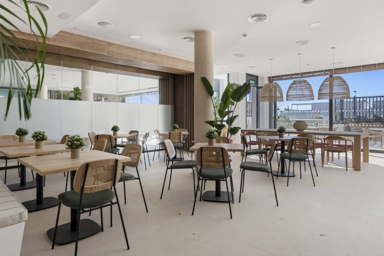 Flat for sale frontline beach in Marbella — Dining room