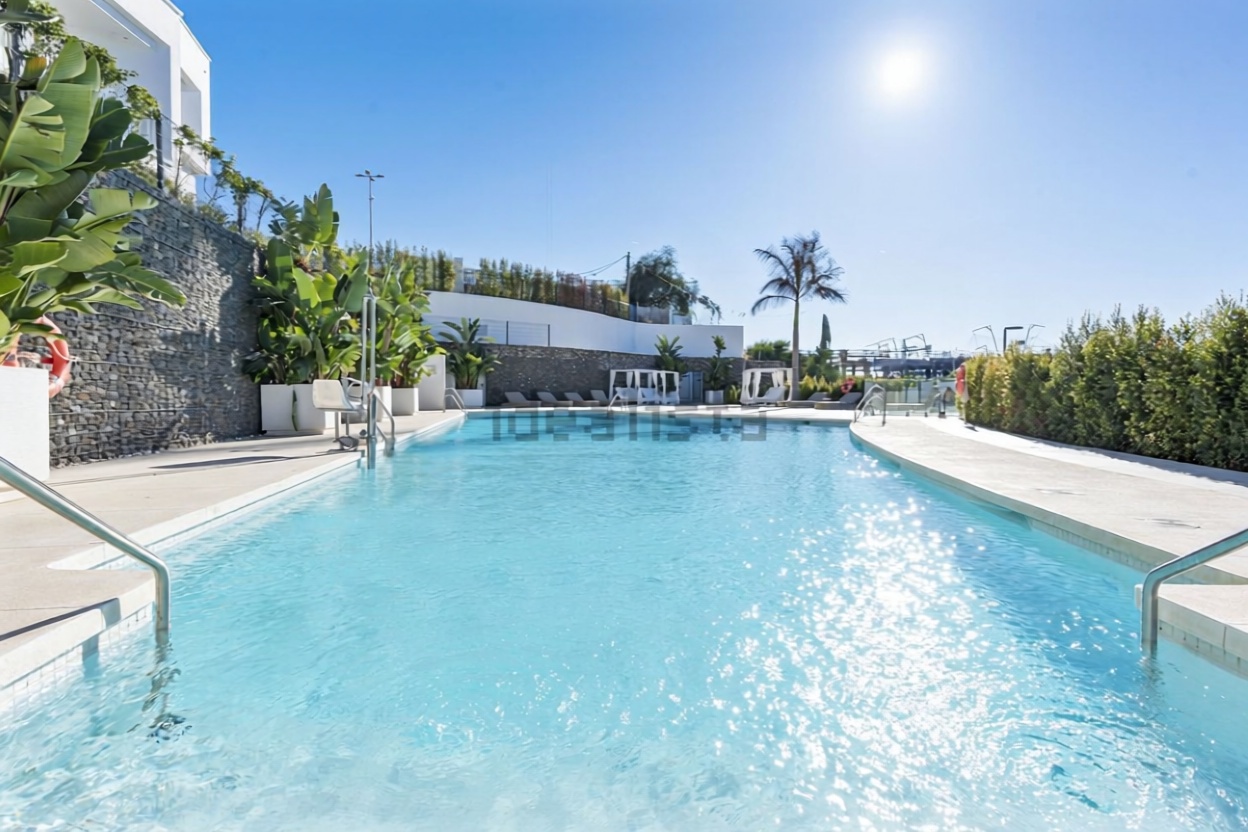 Flat for sale frontline beach in Marbella — Pool