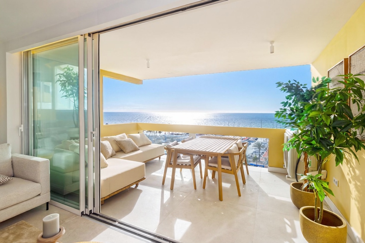 Piso en venta en primera línea de playa en Marbella