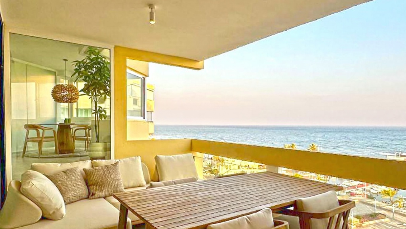 Flat for sale frontline beach in Marbella