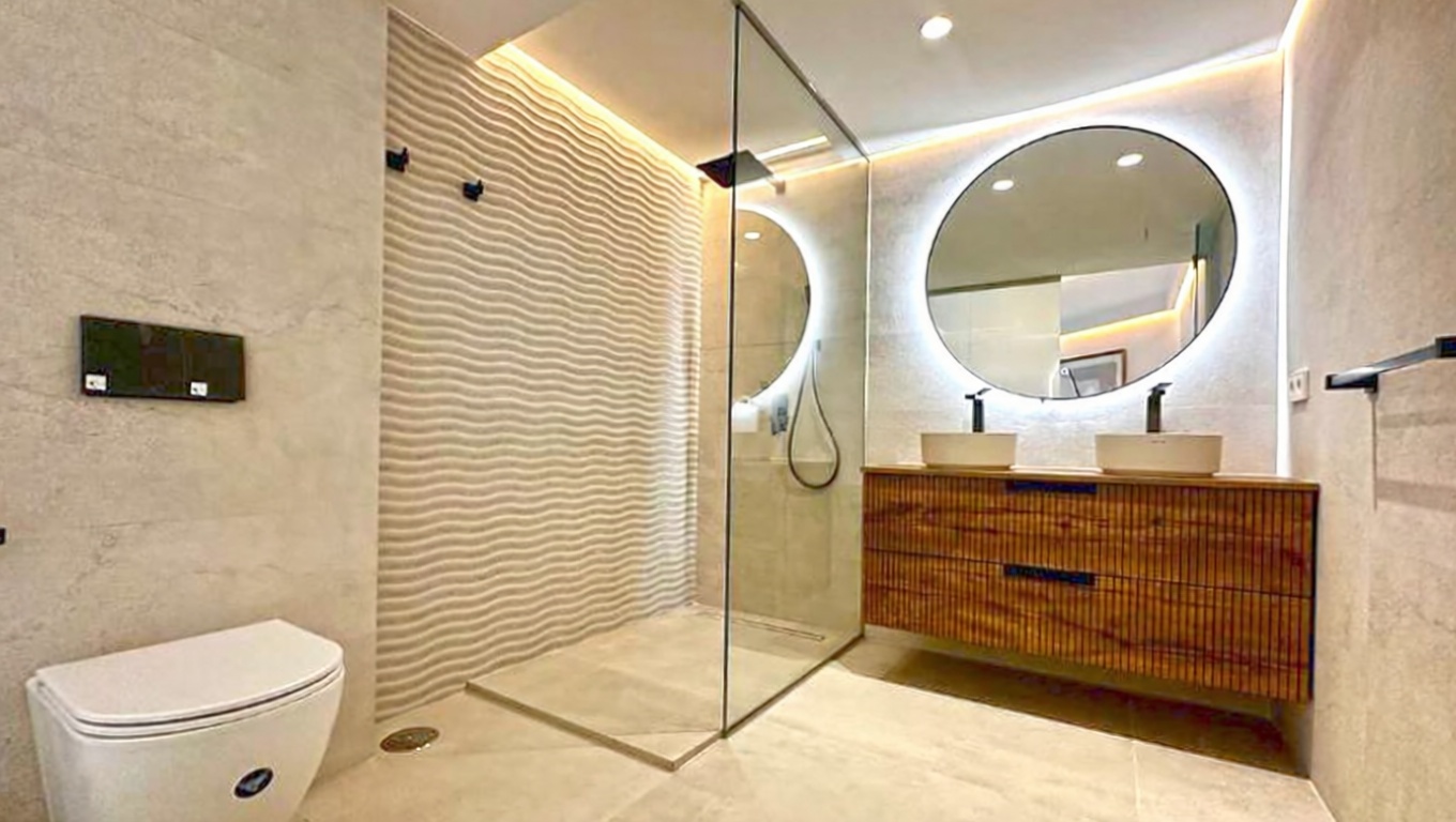 Beachfront flat in Marbella — Bathroom